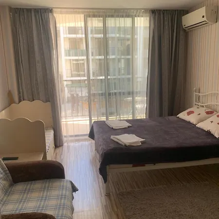 студия с бассейном у моря в г. солнечный берег. Apartment